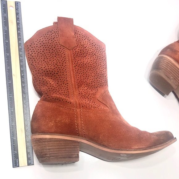 BCBG Suede Boot Rust color size 7.5 B - Picture 11 of 16